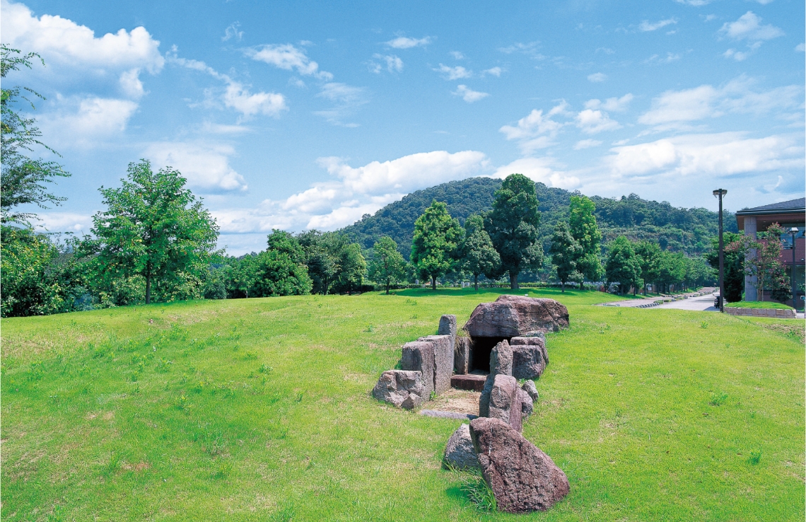 鉢伏山西峰古墳