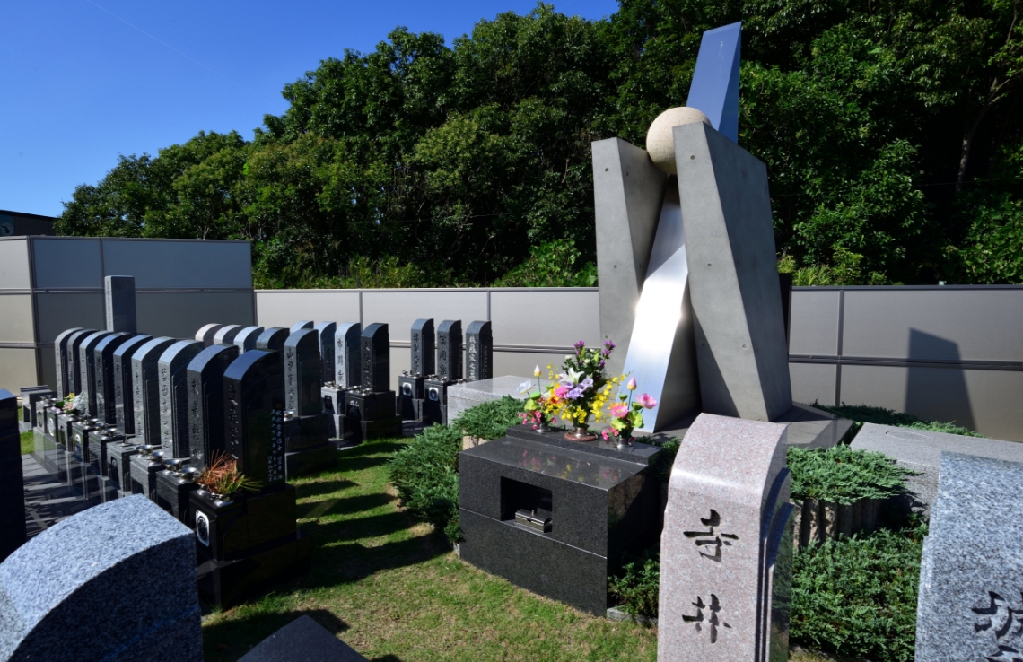 永代供養塔【太陽の碑】