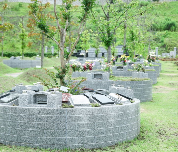 樹木墓地「こもれび」　ご家族用（四名様まで）サークルタイプ