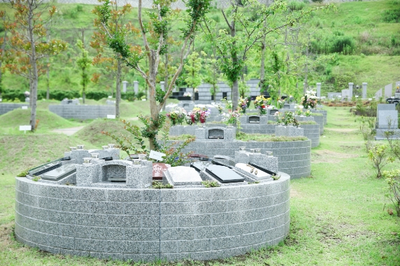 樹木墓地「こもれび」