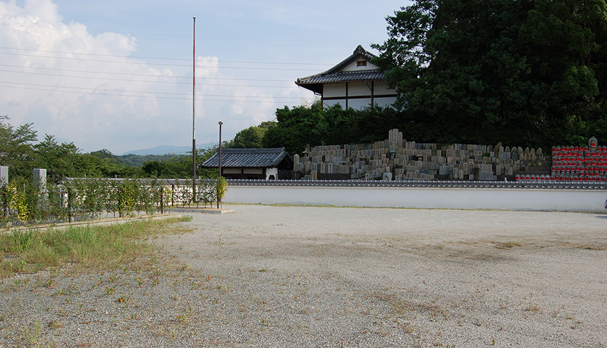 感応寺境内墓地