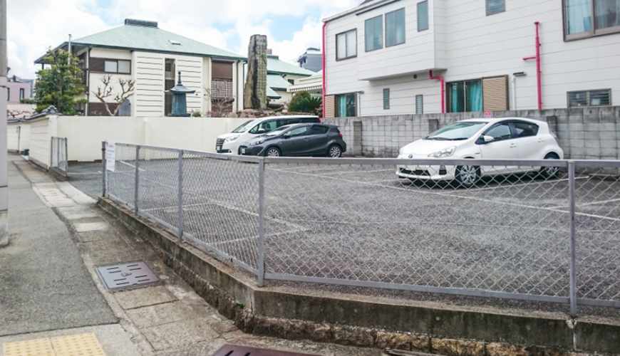 久遠寺境内墓地　駐車場